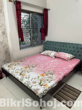 Queen bed with Matress